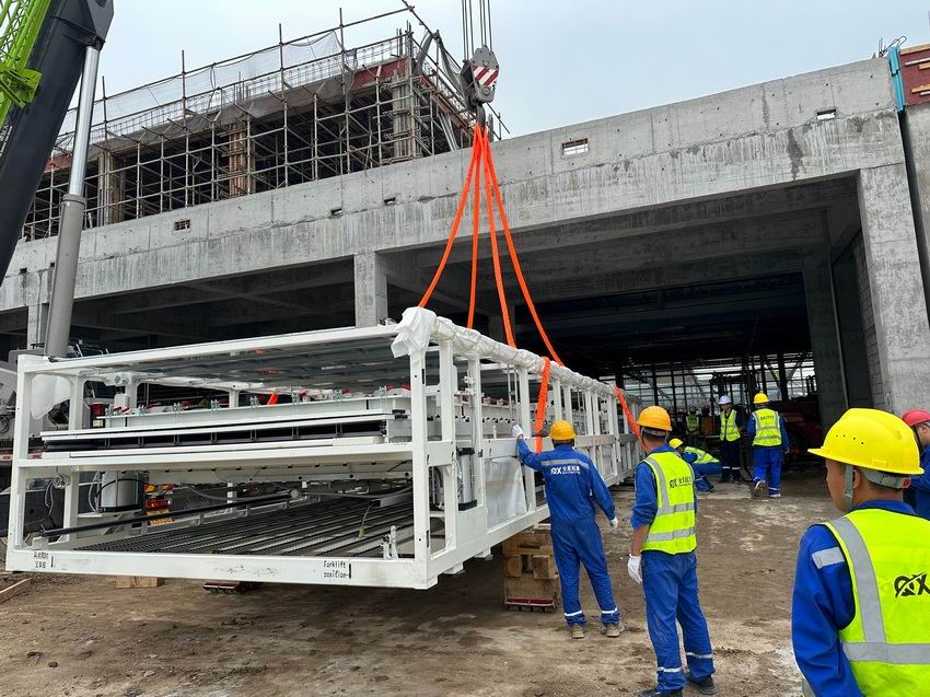 太阳能层压机吊装